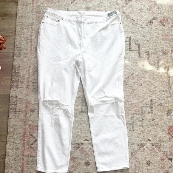 NWT Abercrombie & Fitch• Curve love ultra high rise 90’s straight jean plus size - Picture 3 of 7